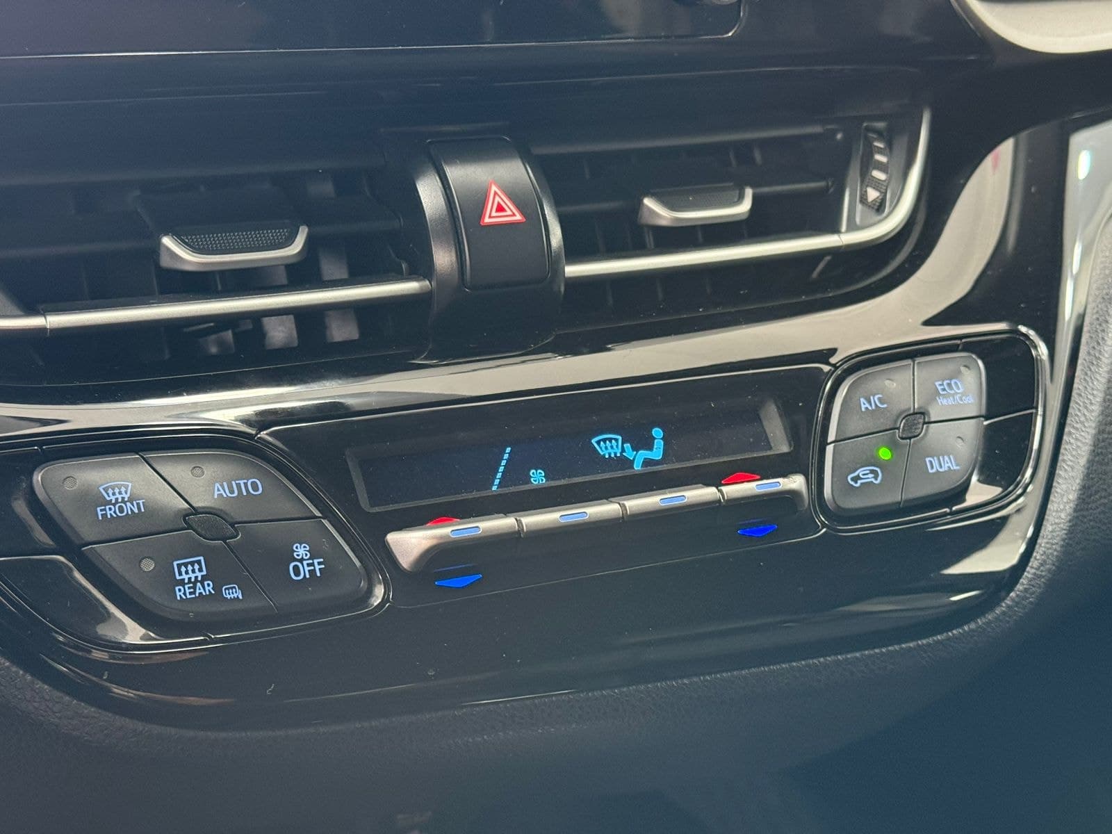 toyota CHR thumbnail 10