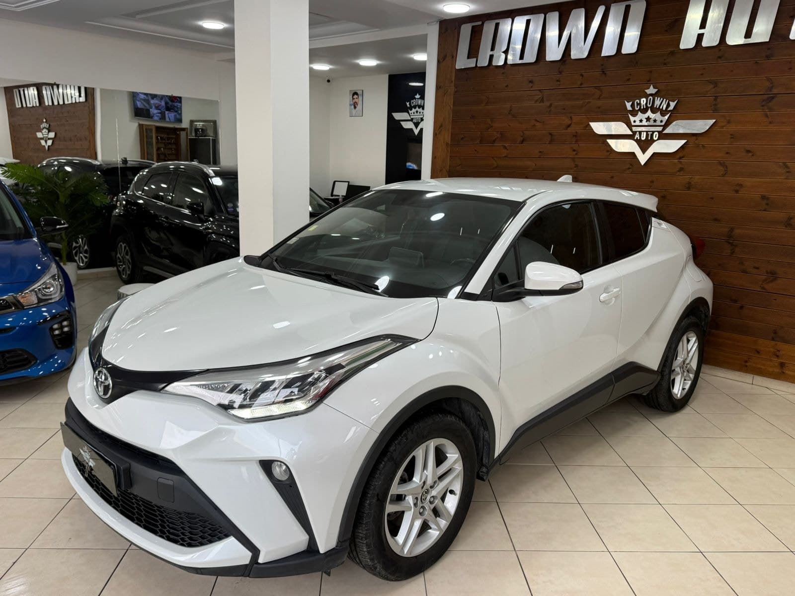 toyota CHR thumbnail 3