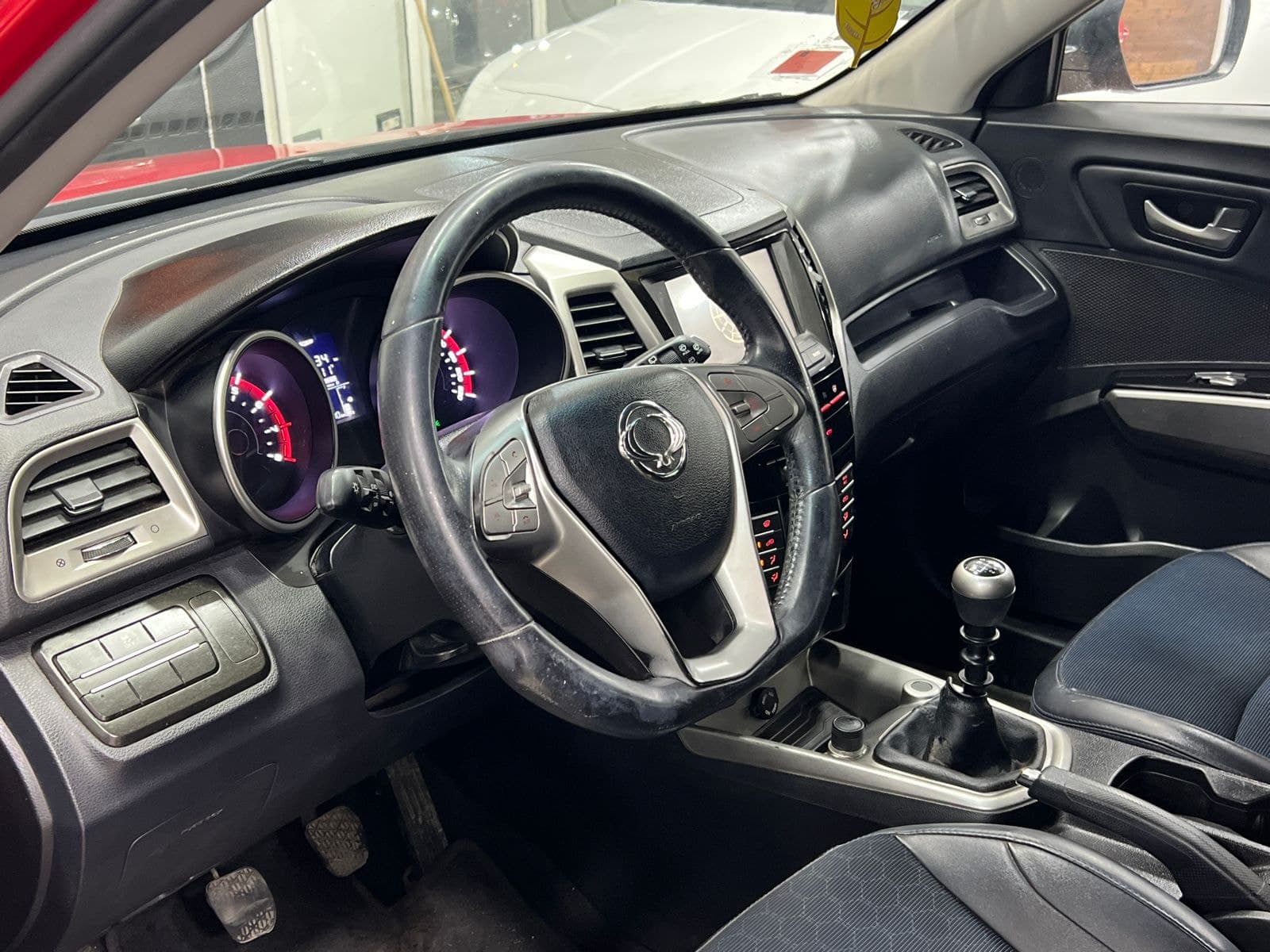  Ssang Yong Tivoli thumbnail 7