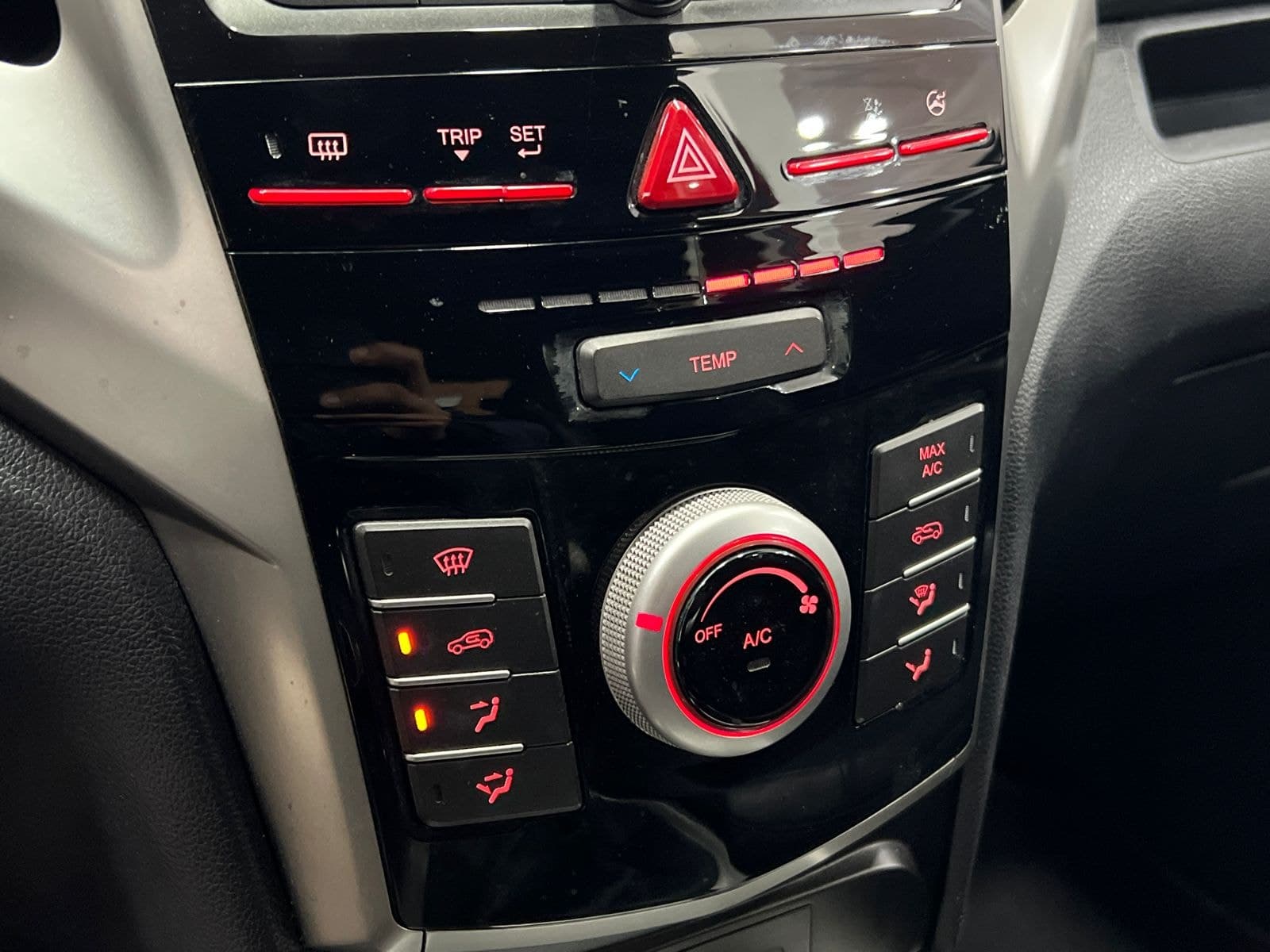  Ssang Yong Tivoli thumbnail 10